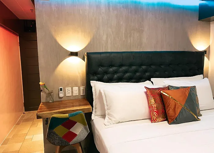 Clockworkorange Luxury Suites 4-Minutes Away To Airport