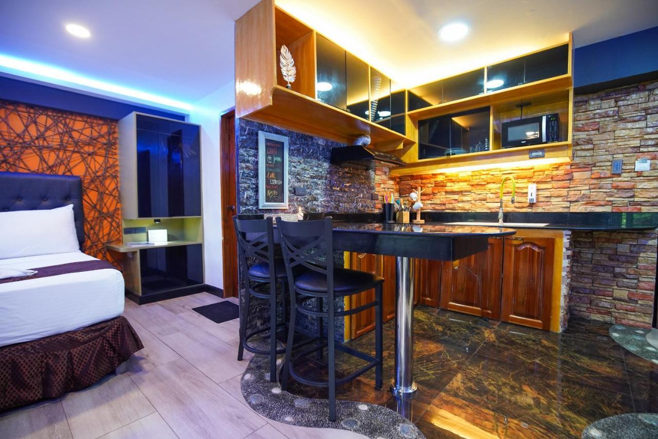 Clockworkorange Luxury 4-minutes Away To Airport Apartment