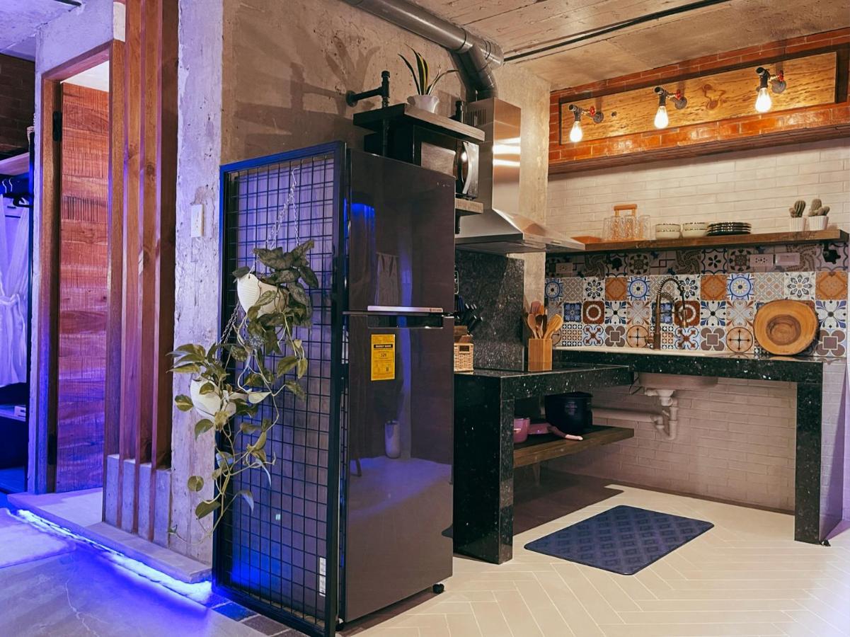 Clockworkorange Luxury 4-minutes Away To Airport Apartment *